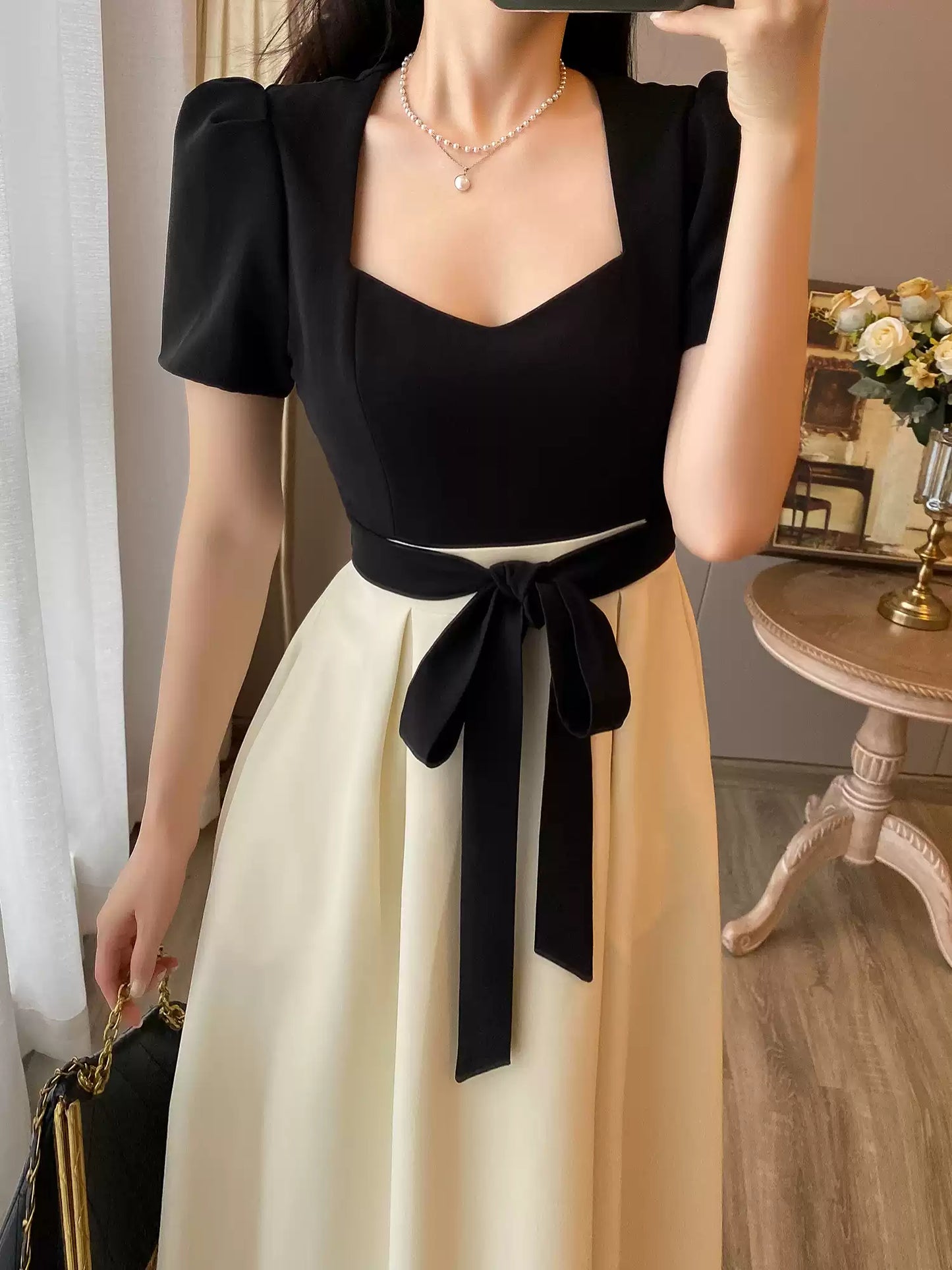 Hepburn ความรู้สึกสูงขึ้นเอวสูง และกระโปรง