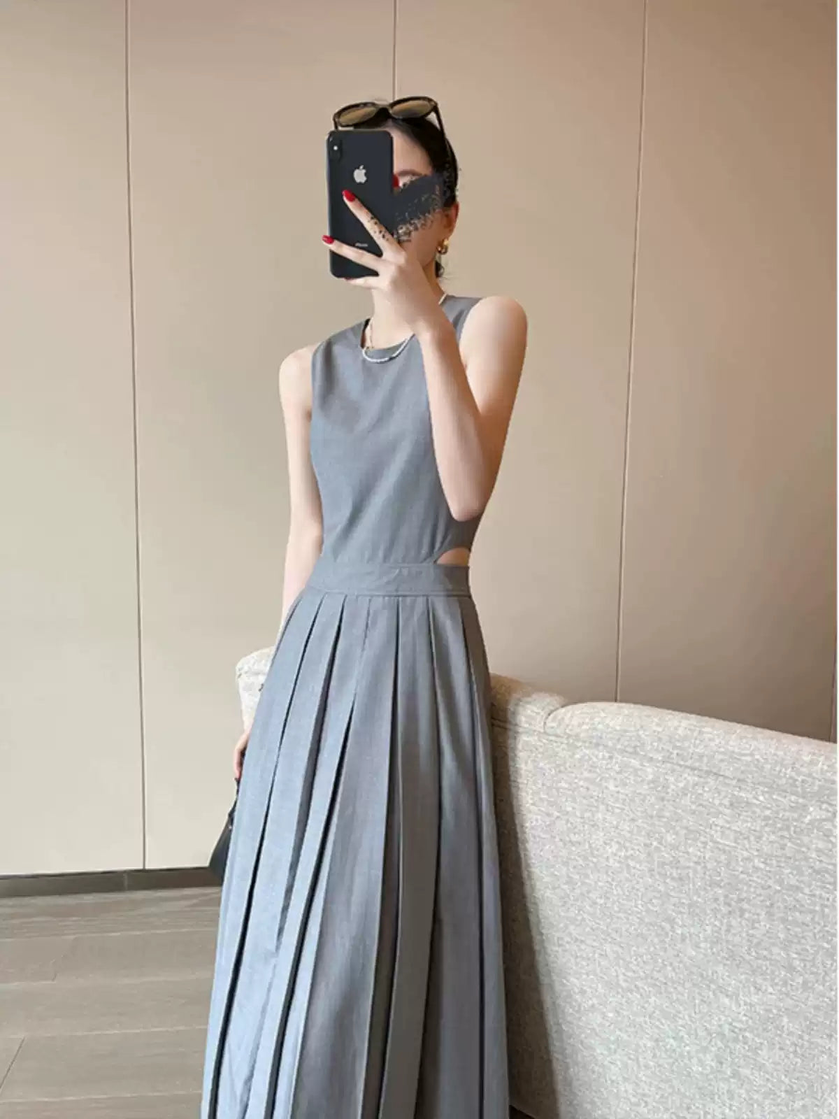 เสื้อแขนกุดสีเทาคัตเอาท์คัตเอาท์หญิงฤดูร้อน