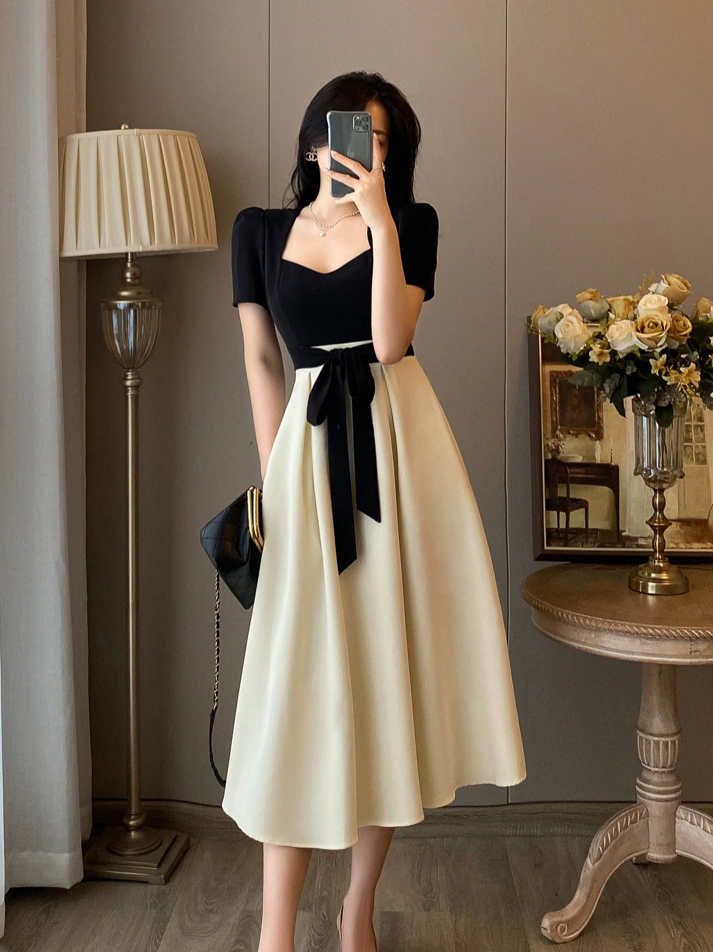 Hepburn ความรู้สึกสูงขึ้นเอวสูง และกระโปรง