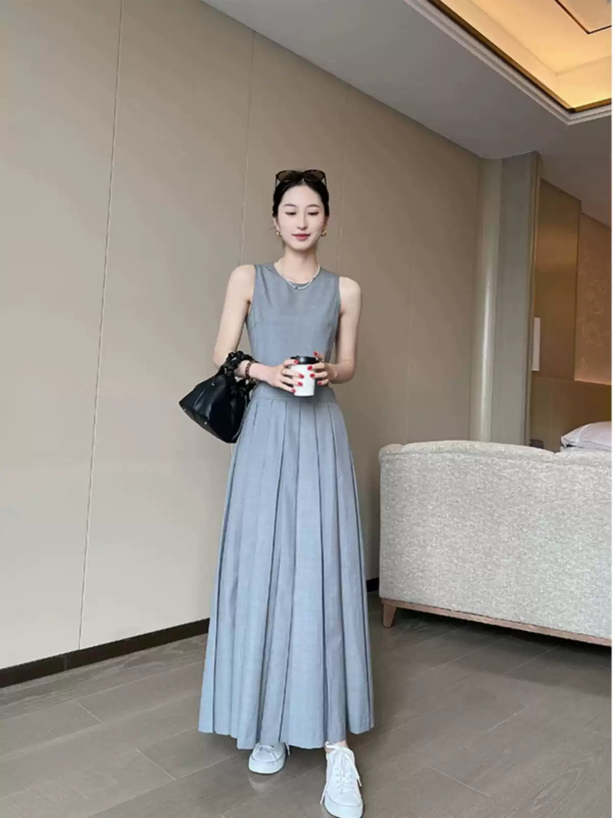 เสื้อแขนกุดสีเทาคัตเอาท์คัตเอาท์หญิงฤดูร้อน